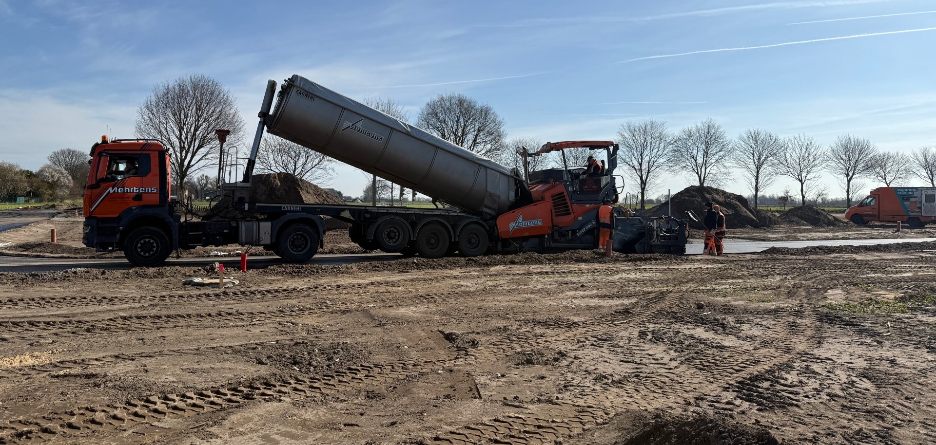Die Straßen im Baugebiet wurden jetzt hergestellt.