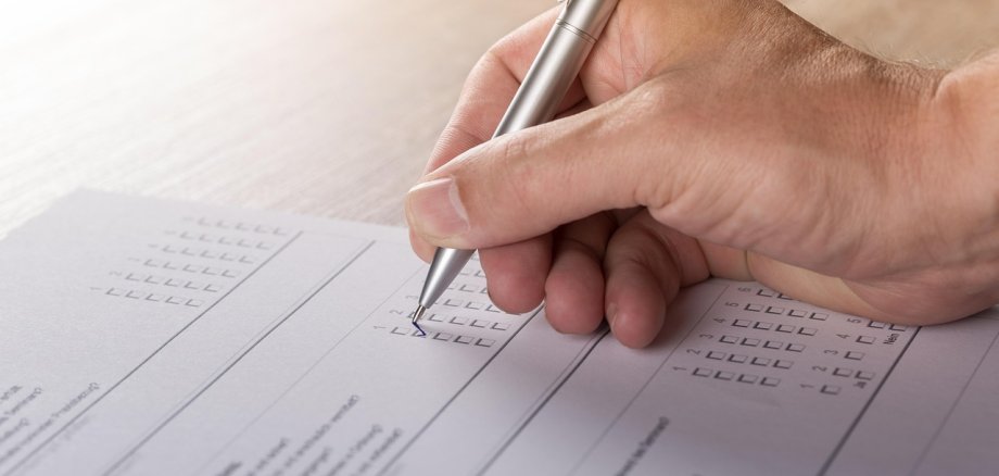 Ein Formular wird ausgefüllt