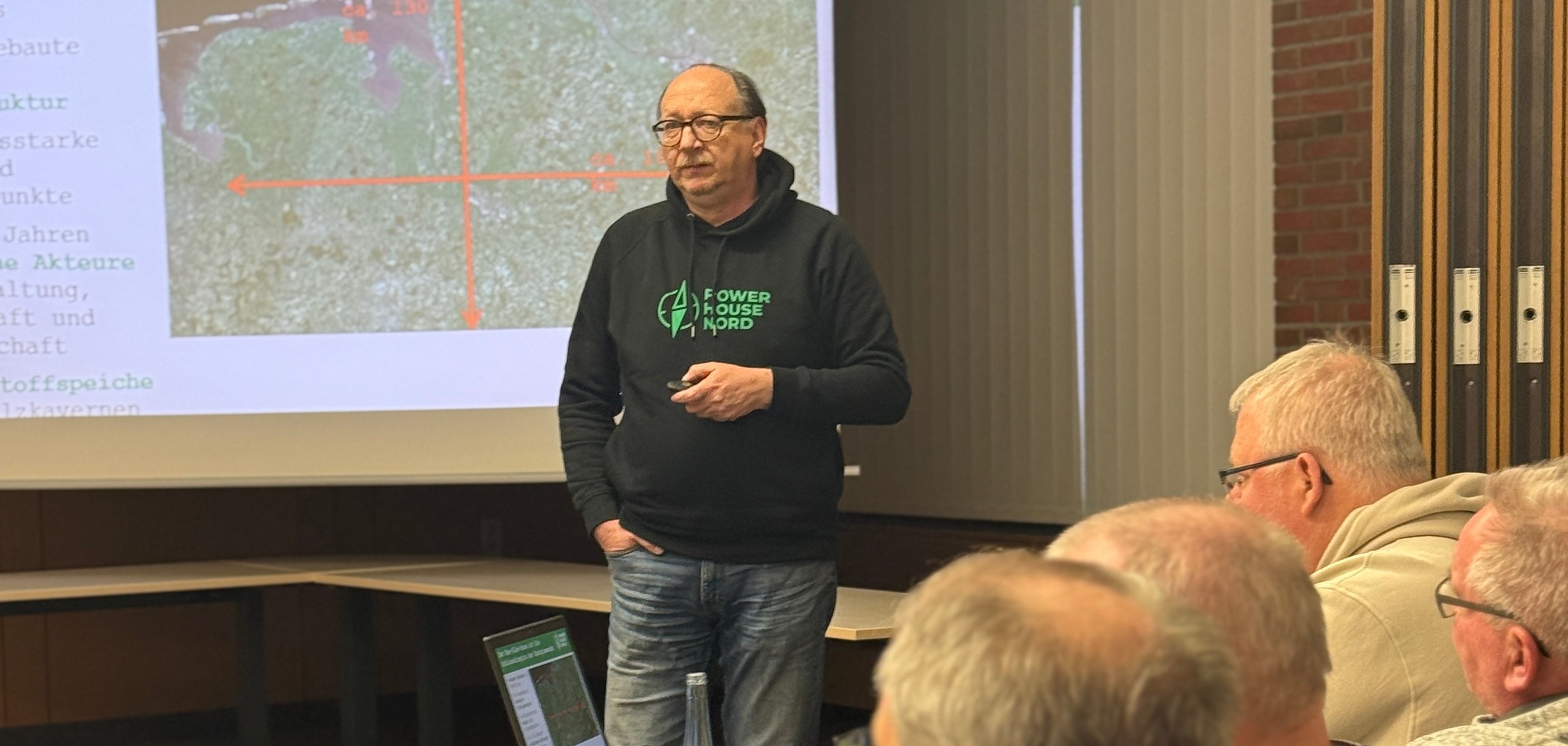 Olaf Reichert, Leiter der Geschäftsstelle von Powerhouse Nord, stellte das Projekt in Schiffdorf vor.