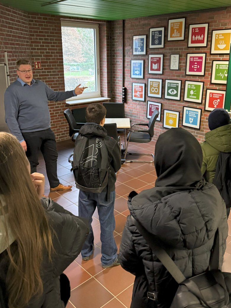 Bei einem kurzen Rundgang konnten die Schüler das Rathaus kennenlernen.