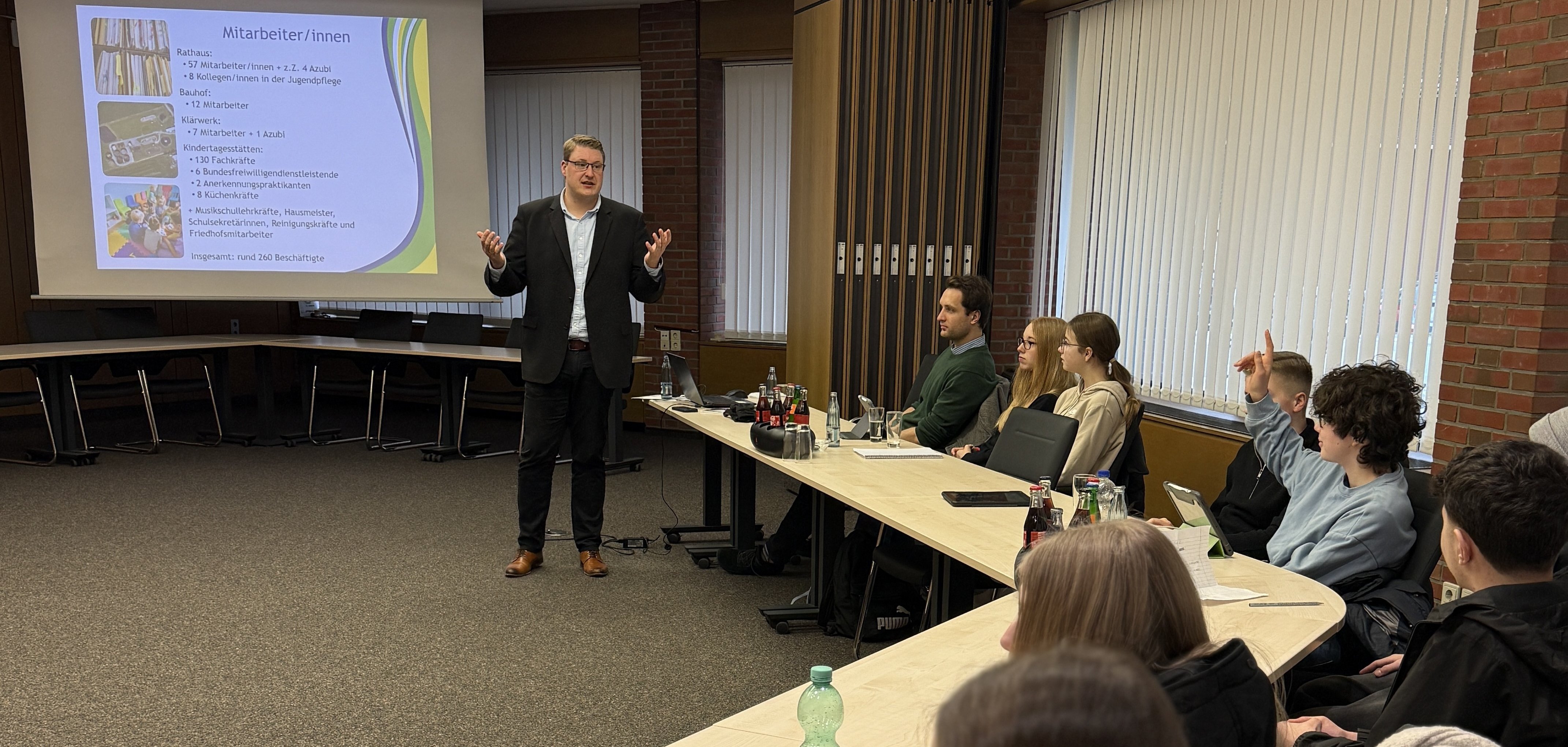 Achte Klasse des Kreisgymnasiums Wesermünde zu Gast im Rathaus