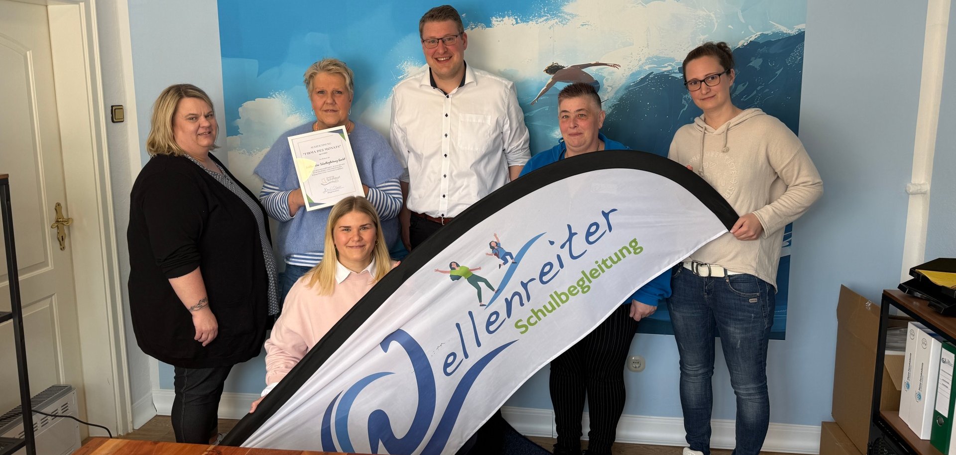 Freude über die Auszeichnung beim Team von Wellenreiter und Bürgermeister Henrik Wärner.