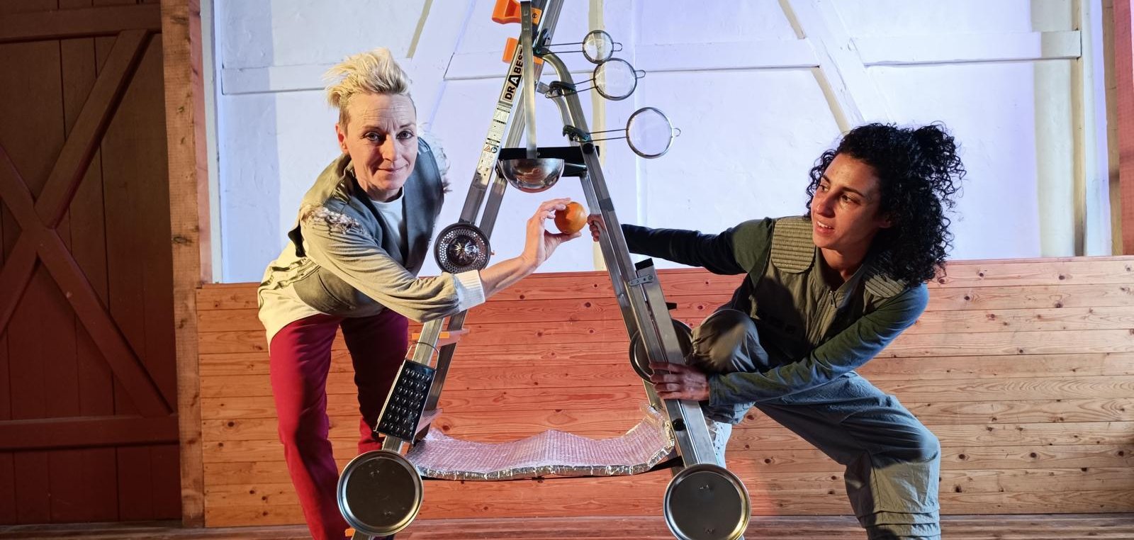 WILMA will ins Weltall mit Birgit Wieger (links) und Clara Gracia.