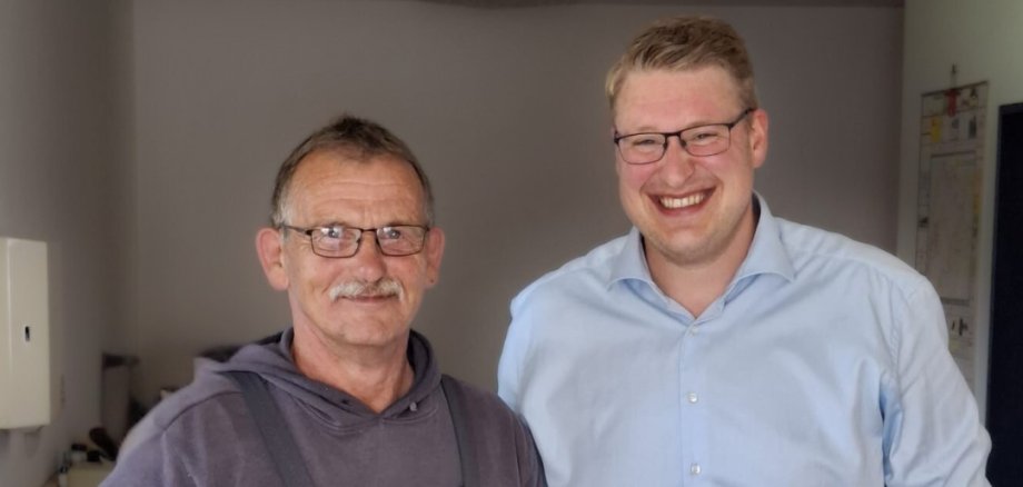 Thorsten Peper und Bürgermeister Henrik Wärner.