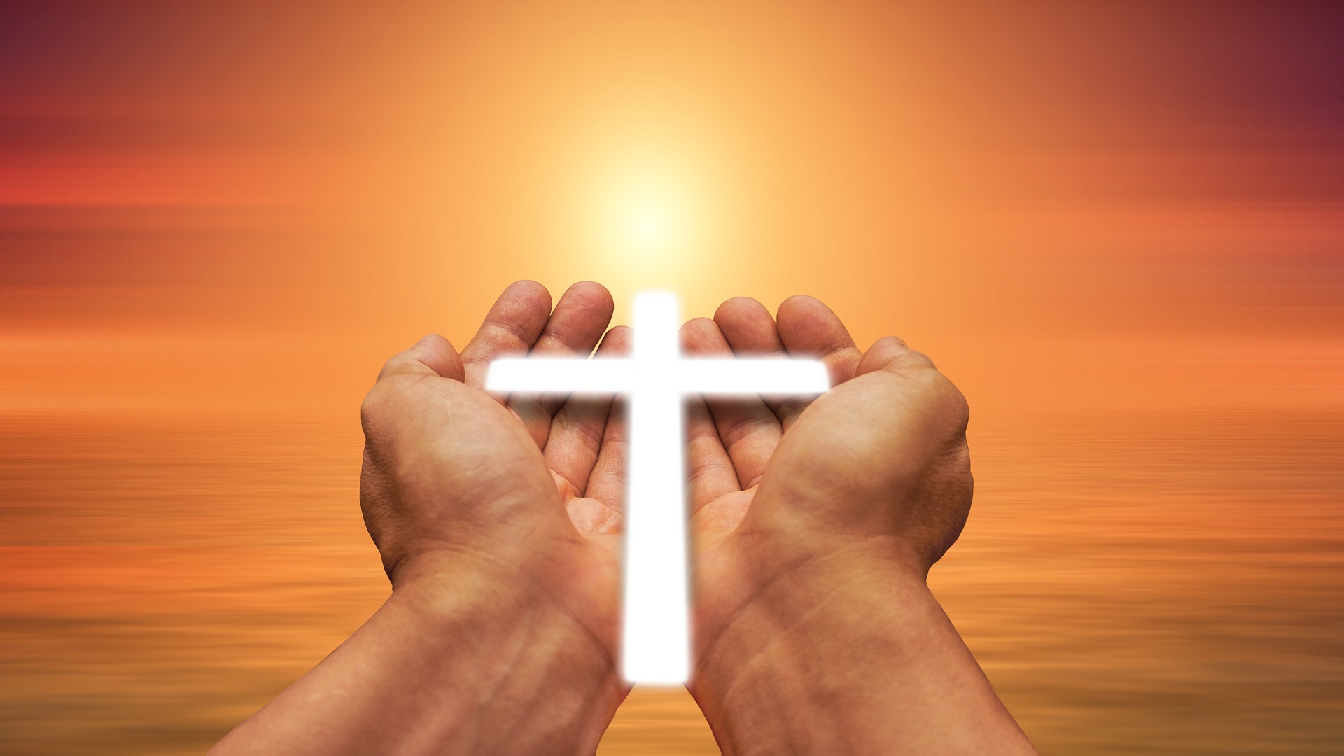 Hände halten ein Kreuz Hände halten ein Kreuz