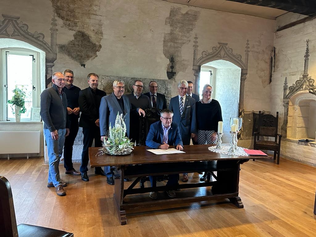 Unterzeichnung das Strategiepapiers der Fair-Trade-Region Unterweser