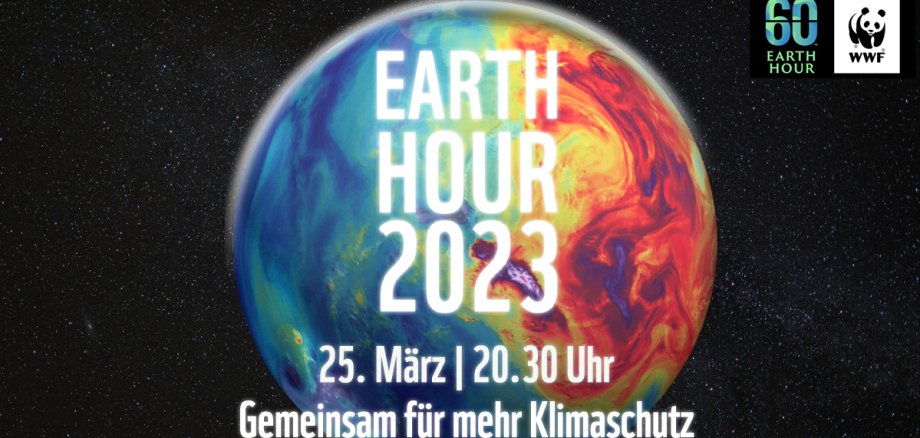 Earth Hour Logo und Terminankündigung vor Erdkugel in Falschfarbendarstellung