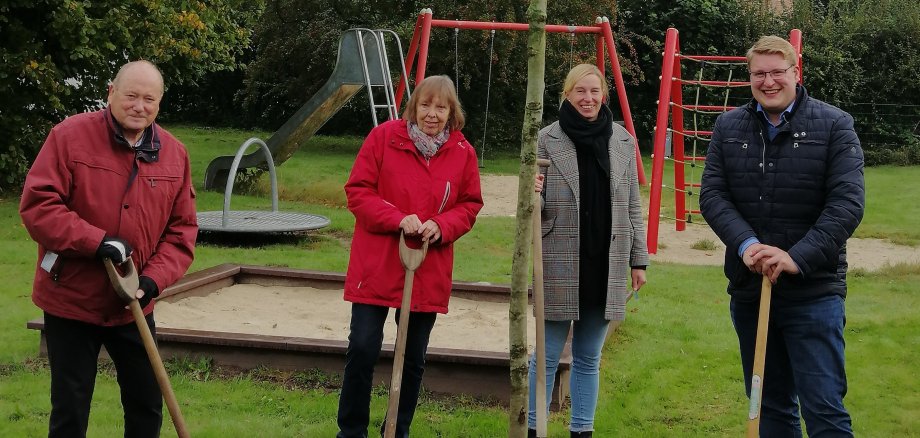 Pflanzung des Klimabaums vor der Schiffdorfer Mühle