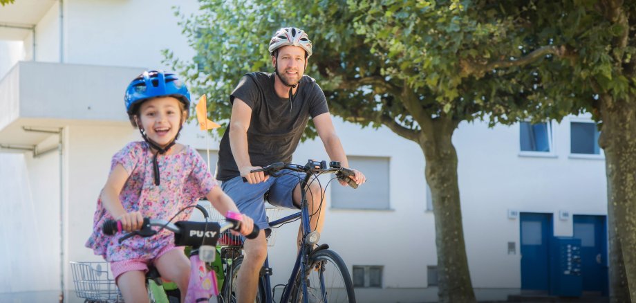 STADTRADELN-Motiv Vater mit Kind